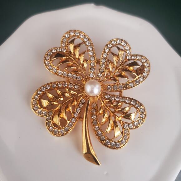 Four Leaf Clover Brooch Shamrock Gold Tone Rhinestones Filigree St. Patricks Day - Picture 2 of 5